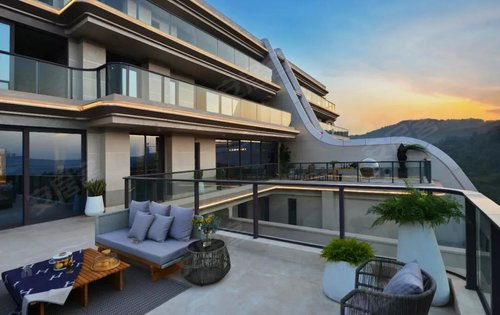 你们见过大平层有100平米的露台吗