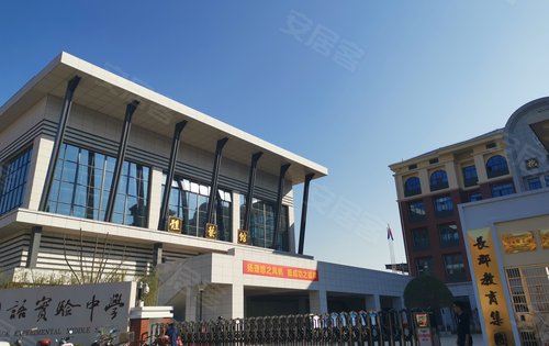 北辰辰玺 下图为长郡外国语实验中学实拍图,连续资源丰富,环境优.
