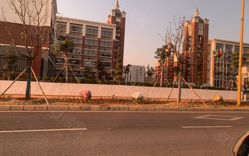 翁源碧桂园兰庭府动态:永翔实验学校位于兰庭府后面,买兰庭府的客户有