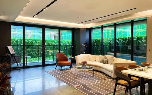 270度环幕阳台双面落地窗一线河景房