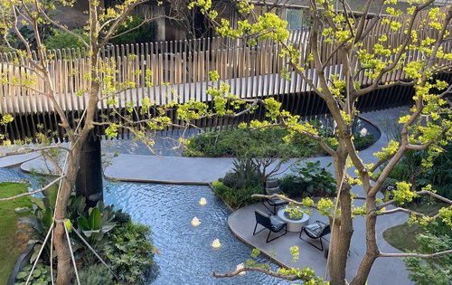 龙湖春屿江岸动态:公园环伺,雨林入园让理想生活与自然为伴——#龙湖海成·春屿江岸——空中院落洋房-重庆安居客