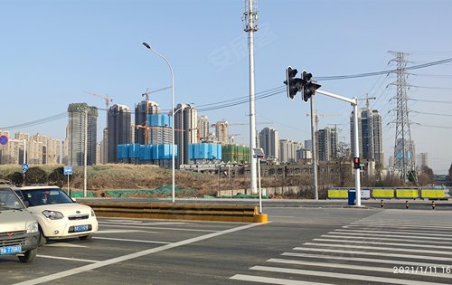 四新大道龙阳湖南路距离五七仅300m