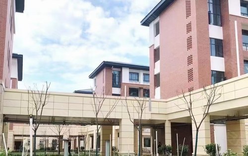 即将开学的明德望城中小学