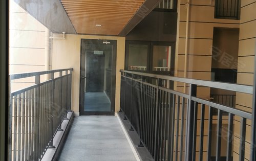万科五彩城消防连廊