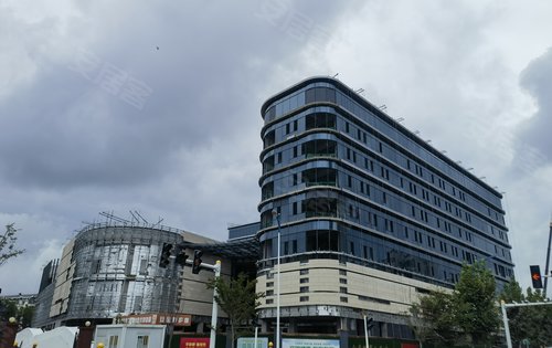 龙湖兴邦·揽境动态:小区一街之隔的凤凰广场,出门就可以吃喝玩乐购-南京安居客