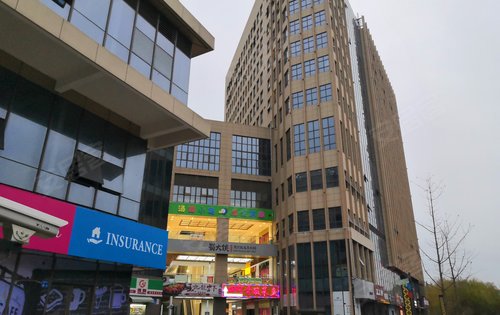 彩虹城已有商家入驻,欢迎到租售中心咨询.