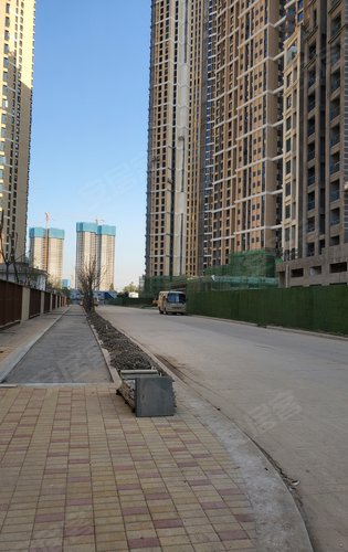 武汉国博新城d10地块,6期高层少量房源在售,144-177㎡小高层,2t2户