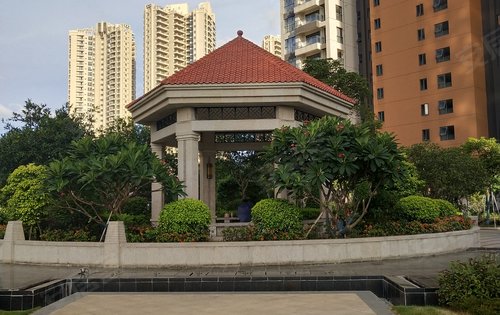 第九湾蓝山上湾楼体外部造型漂亮园林水系新颖7800起步