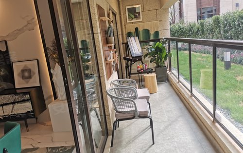 129平米大客厅双阳台景观阳台77米