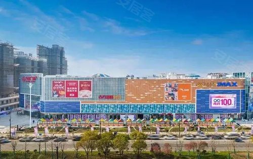 万达广场.临港目前在营业的大型超市大润发也在泥城.