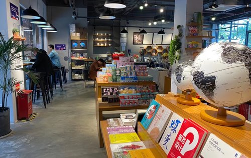 华发又一城阅潮书店,没事来此一坐
