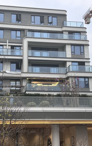 龙湖春屿江岸动态:春屿江岸退台洋房二楼样板间装修施工中等待开放欢迎关注-重庆安居客