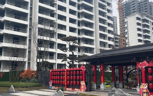 阳光云溪上动态:云溪上中庭景观祝大家新年快乐-眉山安居客