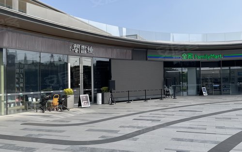 小区大门自有配套之钟书阁网红书店目前已开放欢迎参观