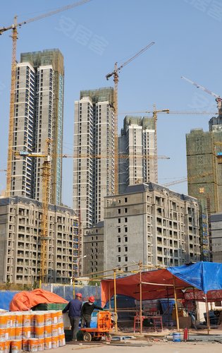 武汉国博新城d10地块,6期高层少量房源在售,144-177㎡小高层,2t2户