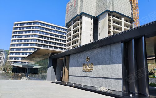 中铁建·信达·花语天宸动态:花语天宸5栋和6栋已经封顶了。1栋总高22层,已经建到一半了。-广州安居客