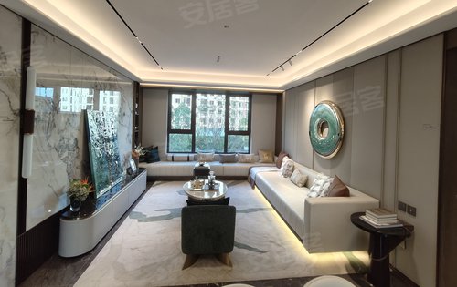 我们 127 ㎡洋房四居有四大优势:  1,标准"四叶草"户型,各功能空间