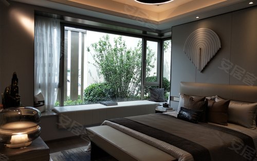 南向飘窗设计主卧采用的l型观景飘窗舒适的采光与观景视野