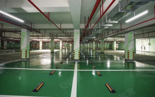 碧桂园小区交付使用的地下车位