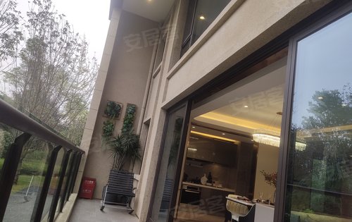 套内110平,实得153平,挑高6米阳台,跃上大套房!