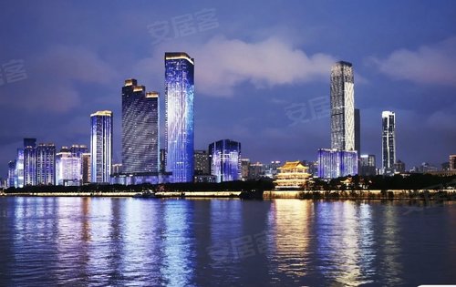 长沙河东夜景真的太美了湘江风吹的也很舒服