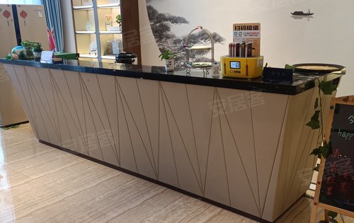 售楼部吧台为大家准备了丰富的小吃.