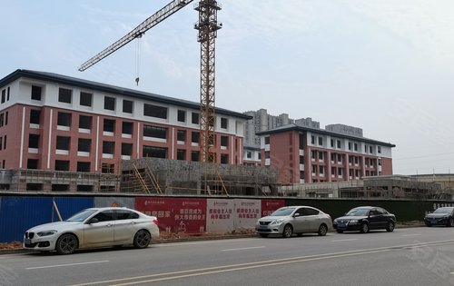 小区自带明德望城学校即将开学