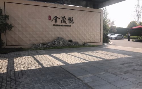 虹桥金茂悦动态:建设进度～大门,配上第二道玄关,增加了社区的私密性