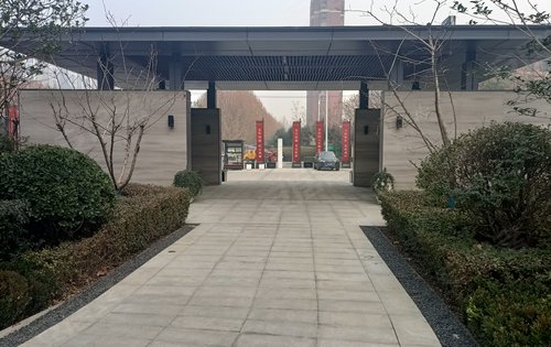 东哲中南府石材铺设的道路还有休息凉亭