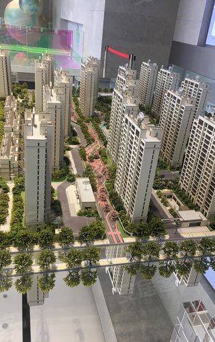 金地峯范现在三期正在认筹中,高层92-100平,叠墅135-151平