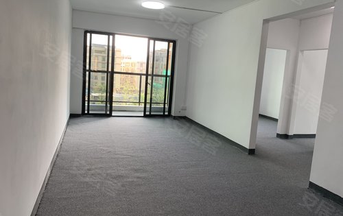 90平方的清水毛坯样板房可以看一下