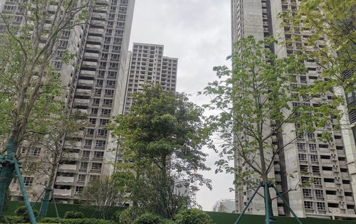 龙湖江与城动态:二期施工进度很快,目前已经在搞外立面和封窗了!