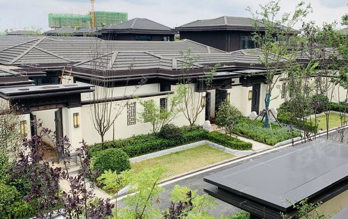 孔雀城江澜赋中式合院别墅独门独院的院子里面可种花种菜