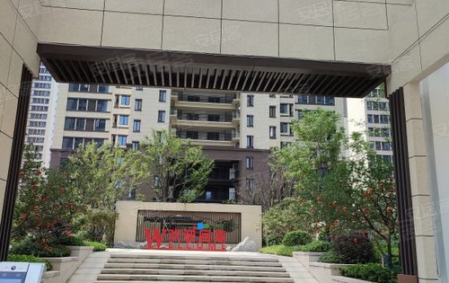 路劲时代城小区入户大门偶遇一看房小哥哥