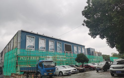 梅里上城旁大德福超市目前正在拆除中后期大型综合合体即将面世