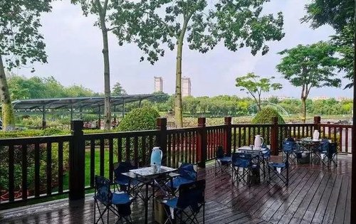 涌泉公园(灌口东部公园),在项目东侧500米,步行可到达