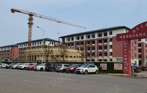 小区自带明德望城学校即将开学