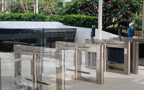 现在的小区出入口设计越来越简约看起来时尚