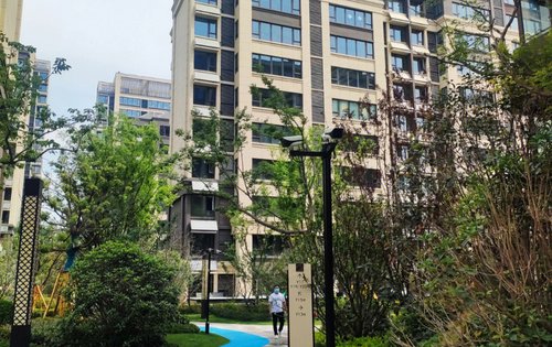 龙湖实景交付小区感兴趣的可以点击右上角咨询哦