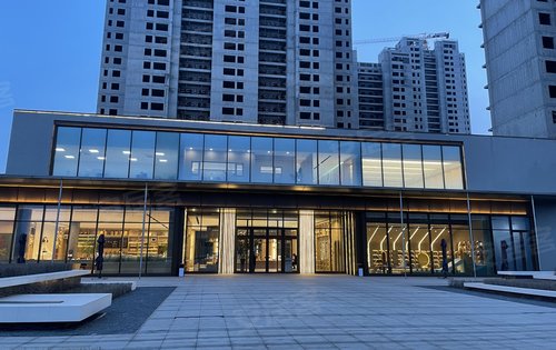 汇龙上城云著动态:小区楼体外观已经完成全部封顶-哈尔滨安居客