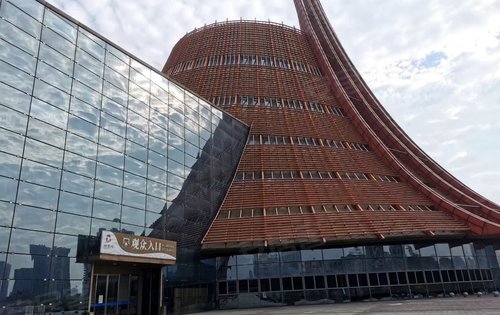 望云印象门口的神农大剧院