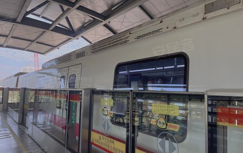 亚运城地铁4号线海傍站3站大学城6站琶洲还有在建3号线双地铁换乘