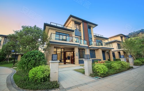 碧桂园十里江南动态:新亚洲风格,4个套间设计,城区双拼别墅.