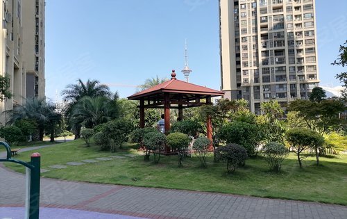 小区人车分流,公园式花园,配有儿童游乐场所,凉亭,休闲天地,篮球场