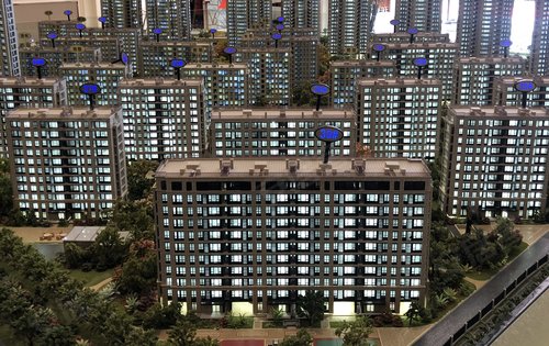 长投绿城兰园22,23栋已于10月7日截止登记;预计11月底继续加推11层的