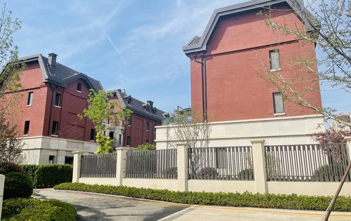 新城红岛湾·莱茵美墅动态:别墅现房!