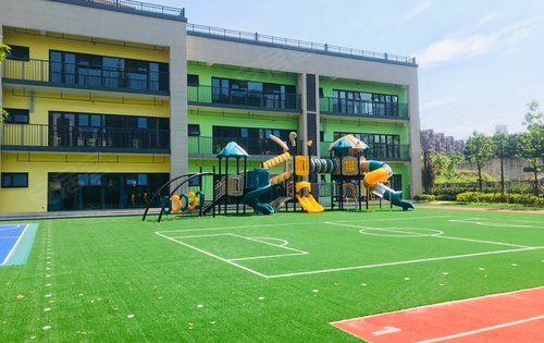 小区内自建幼儿园室外实拍