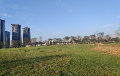 晴空万里旗山湖保利阅云台有兴趣可以微聊我哦
