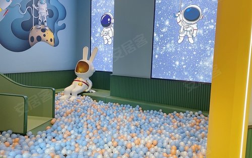 小区架空层实景太空宇宙为主题的儿童乐园