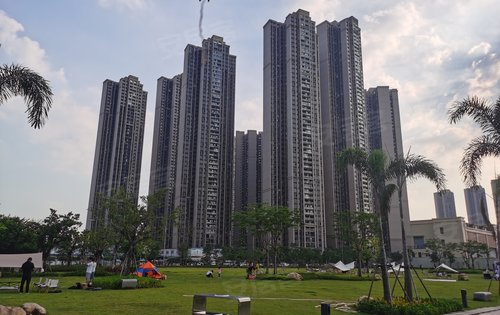 亚运城天逸实体景观:亲临砺江水道,楼下即滨江公园,远眺大小浮莲山